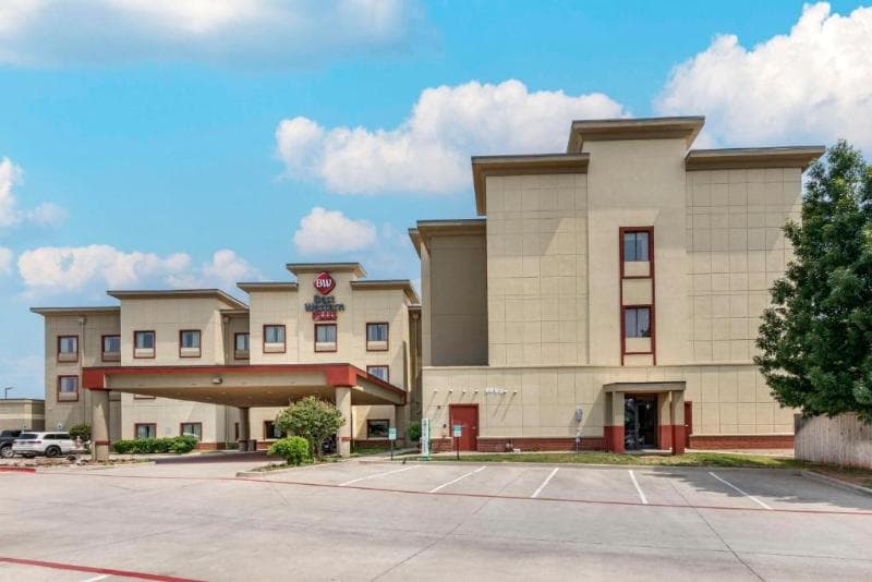 Best Western Plus Texoma Hotel & Suites 4
