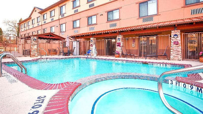 Best Western Plus Royal Mountain Inn & Suites 4