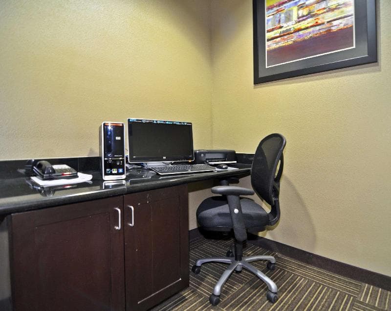 Best Western Giddings Inn & Suites photo 1
