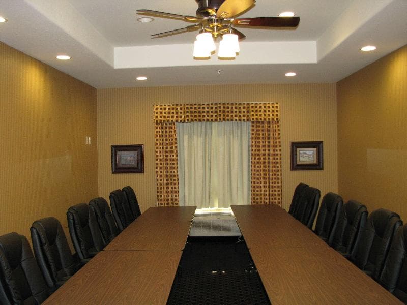 Blanco Luxury Inn & Suites 5