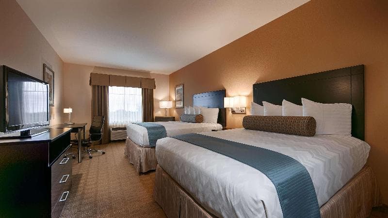 Best Western Plus Lytle Inn & Suites 4