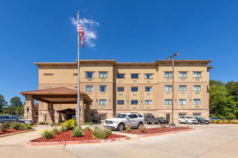 Best Western Plus Classic Inn & Suites 2