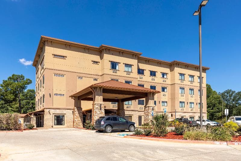 Best Western Plus Classic Inn & Suites 3