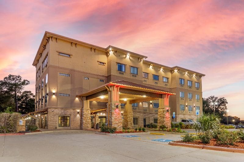 Best Western Plus Classic Inn & Suites 4