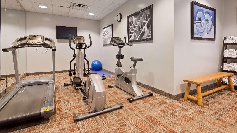 Best Western Plus Crossroads Inn & Suites 2