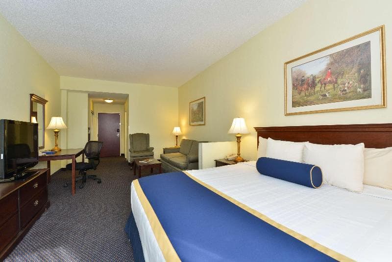 Best Western Plus Crossroads Inn & Suites 4
