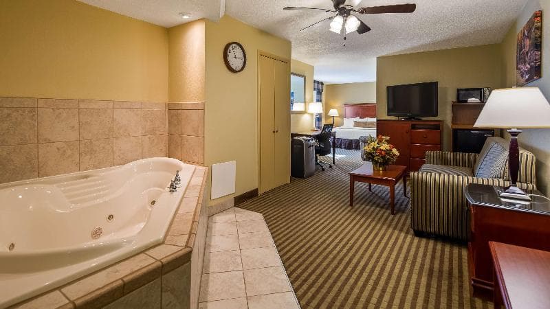 Best Western Plus Bridgeport Inn 4