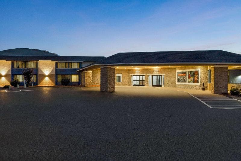 AmericInn by Wyndham La Crosse Riverfront Conference Center 2
