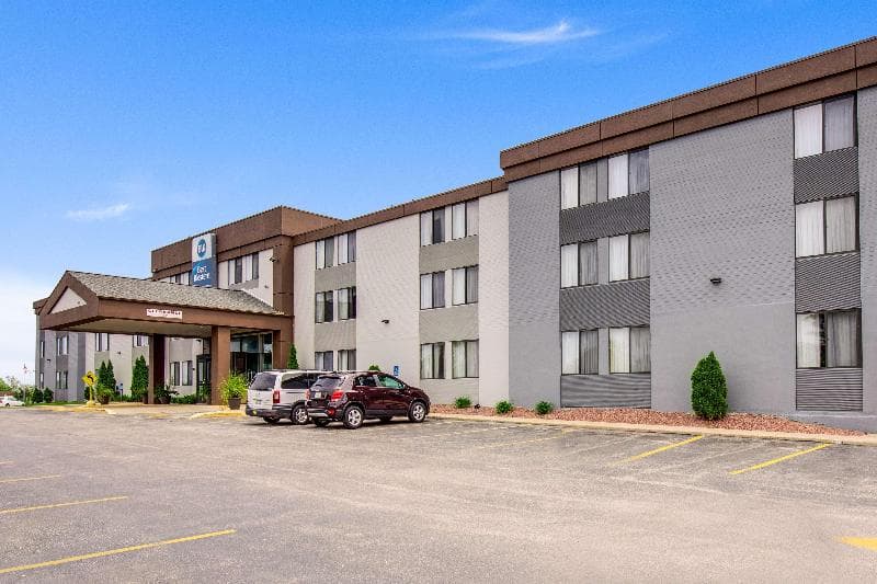 Best Western Waukesha Grand photo 1