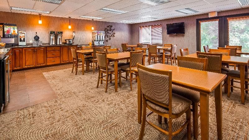 Best Western Plus Concord Inn 4