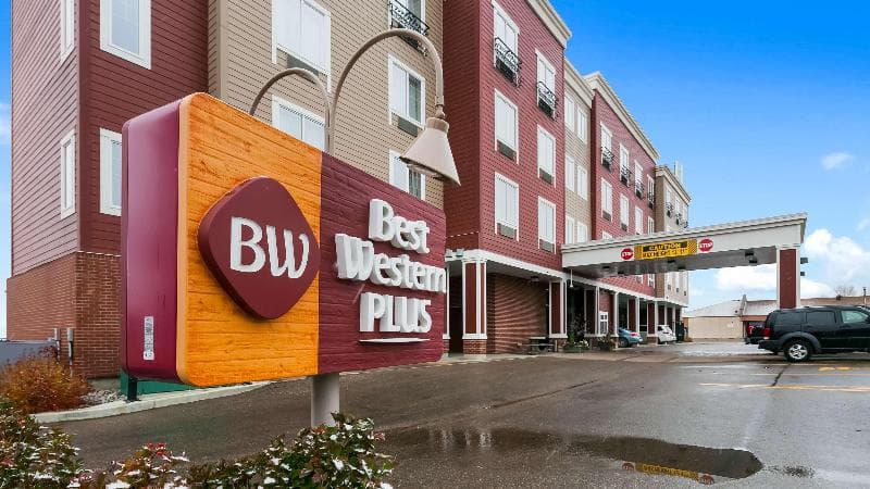 Best Western Plus Chateau Inn Sylvan Lake photo 1