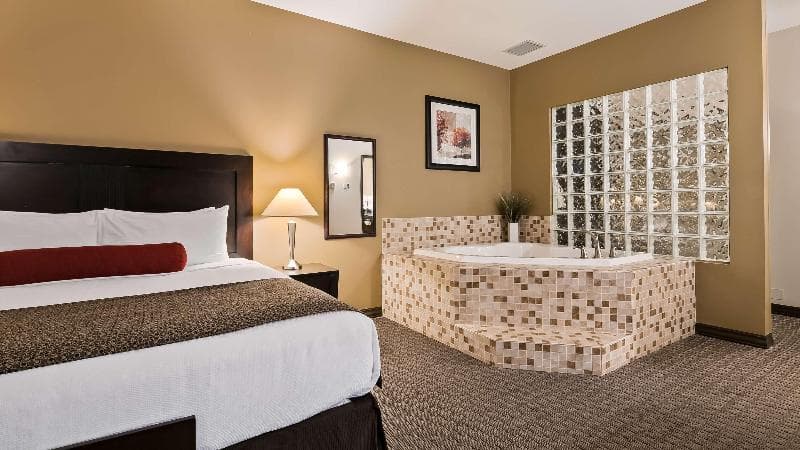 Best Western Plus Baker Street Inn & Convention Centre photo 1