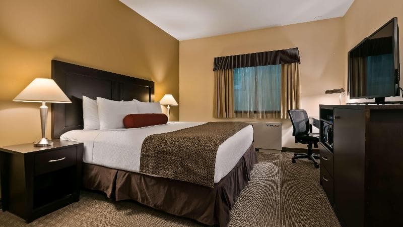 Best Western Plus Baker Street Inn & Convention Centre 4