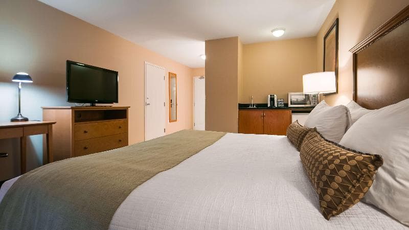 Best Western Plus Mission City Lodge 5