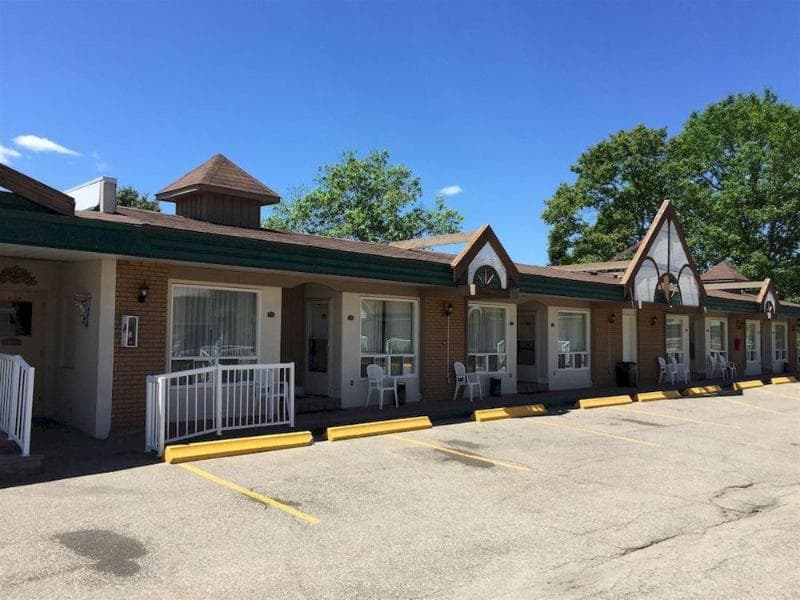 Sword Motor Inn 5