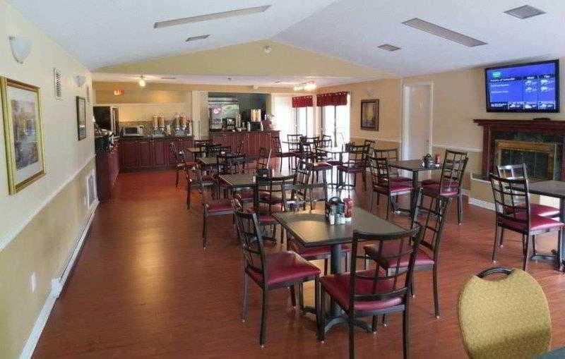 Super 8 by Wyndham Gananoque/Country Squire Resort photo 1