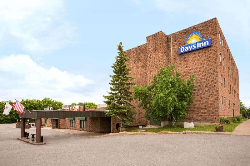 Days Inn by Wyndham Renfrew Conference Centre 2