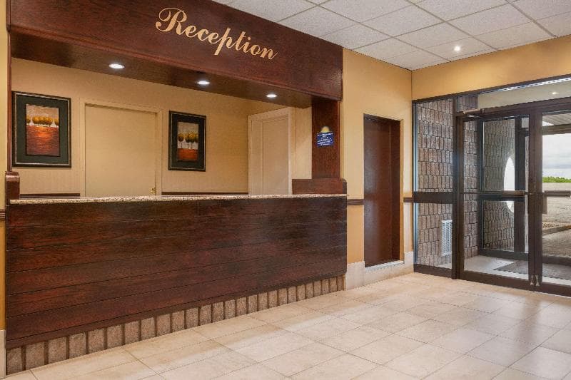 Days Inn by Wyndham Renfrew Conference Centre 3