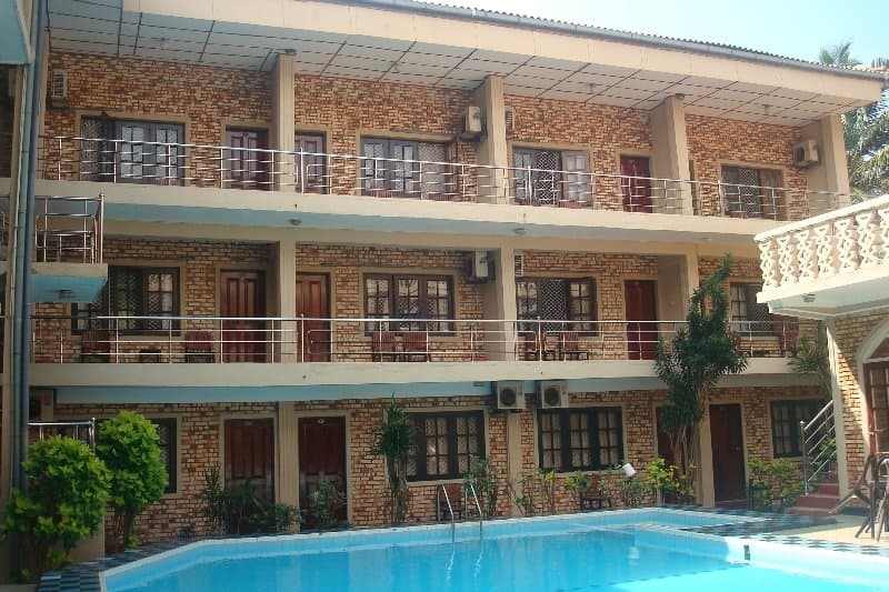Oasis Beach Resort 3