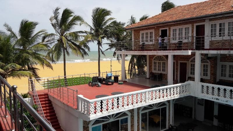 Oasis Beach Resort 4