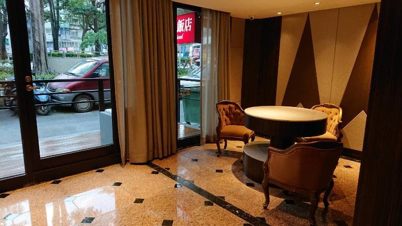 Deja Vu Hotel 3