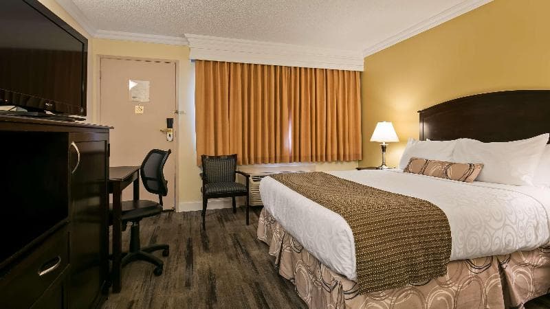 Best Western Plus Burnaby Hotel 3