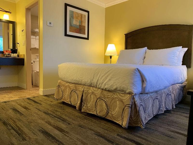 Best Western Plus Burnaby Hotel 4