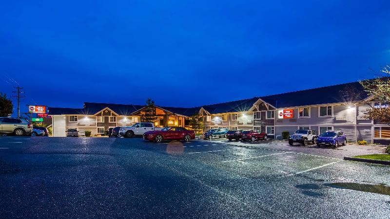 Best Western Plus Country Meadows Inn 3