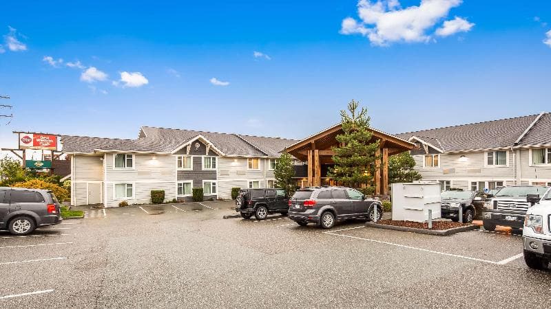 Best Western Plus Country Meadows Inn 4