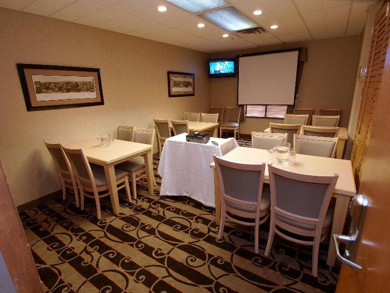 Best Western Plus Pembina Inn & Suites 5