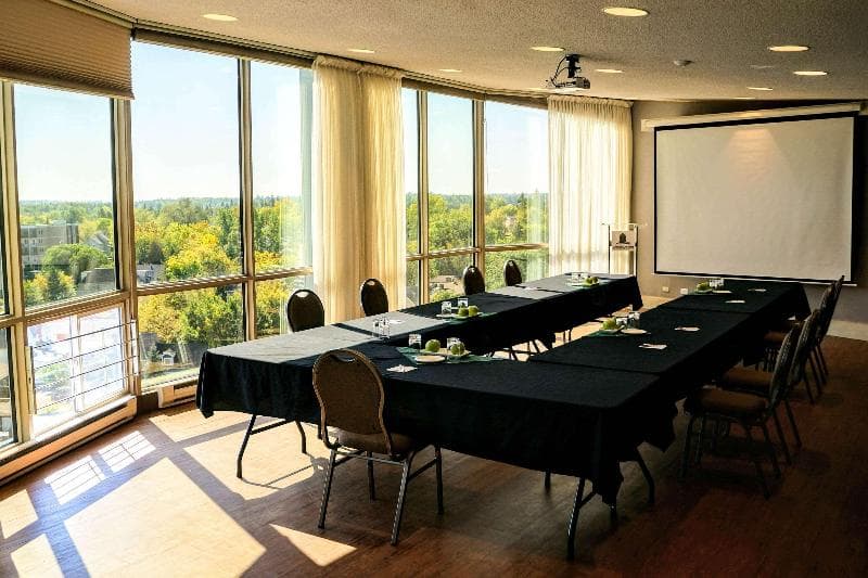 Clarion Inn Lakeside and Conference Centre main
