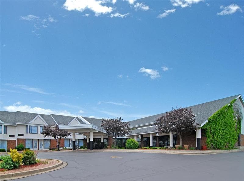 Quality Inn & Suites 2