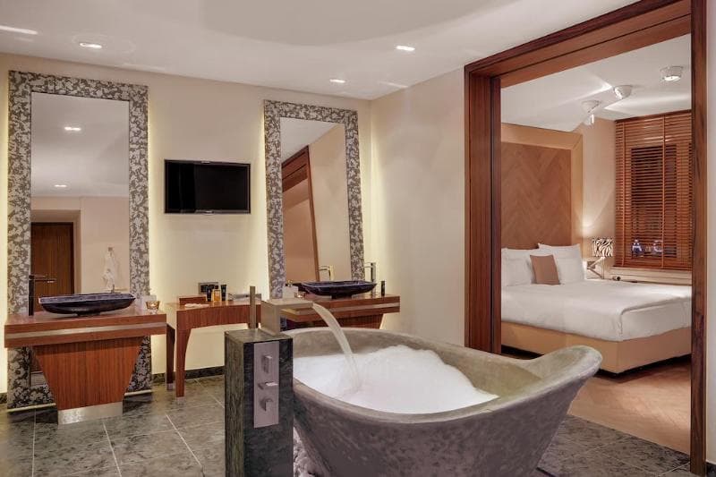 Yours Truly Hotel 3