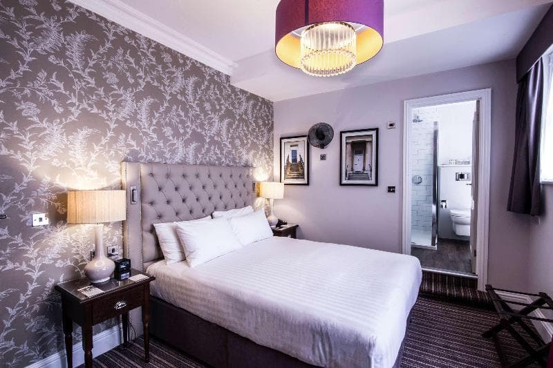 DoubleTree by Hilton Cheltenham 4