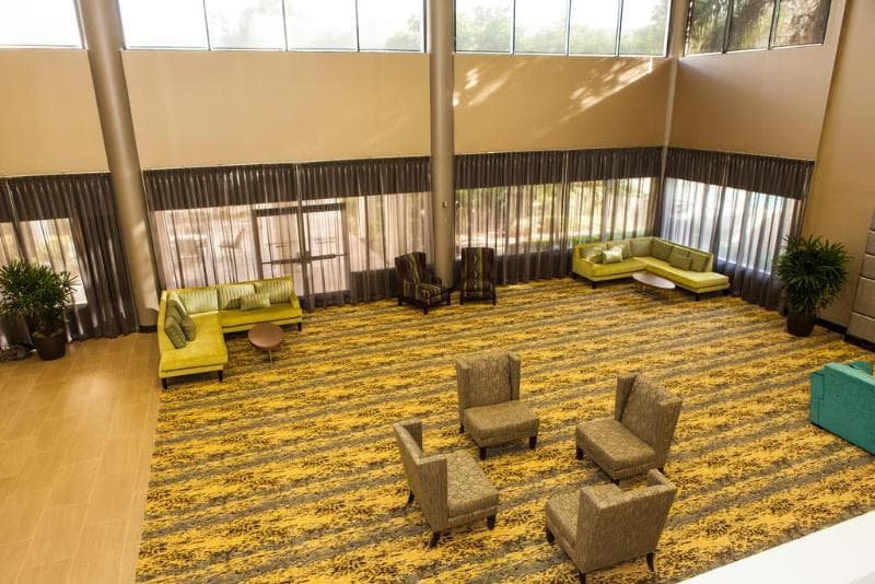 Ontario Gateway Hotel main