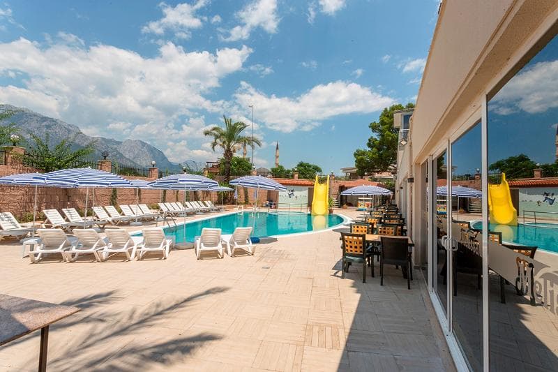 Rich Melissa Hotel 2