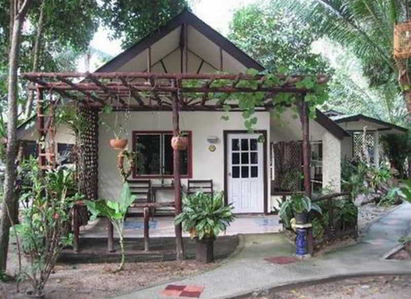 Harry's Bungalows & Restaurant 2