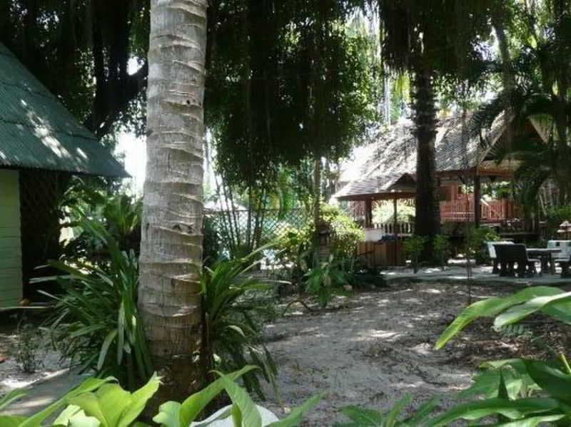 Harry's Bungalows & Restaurant 4