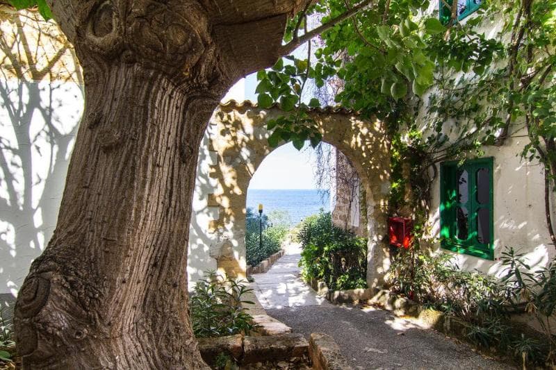 Resort Calampiso 3