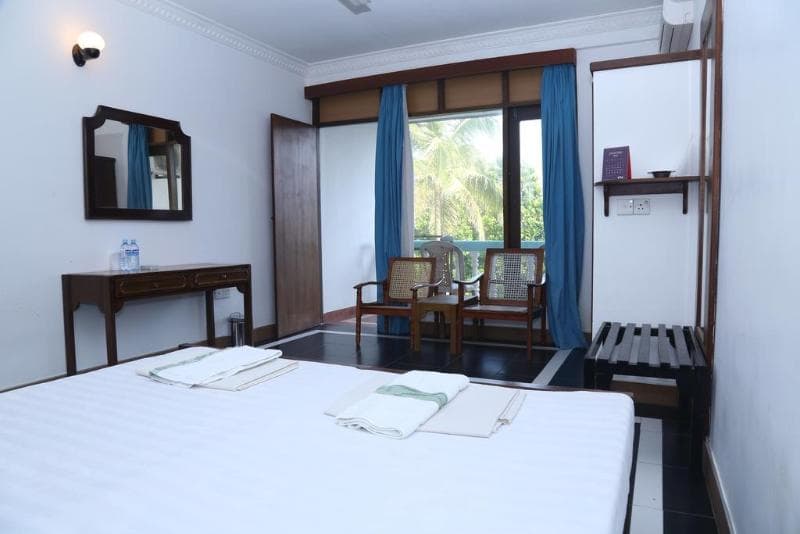Topaz Beach Hotel main