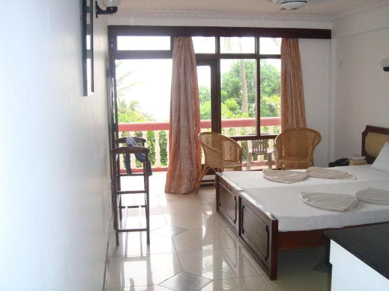 Topaz Beach Hotel 3