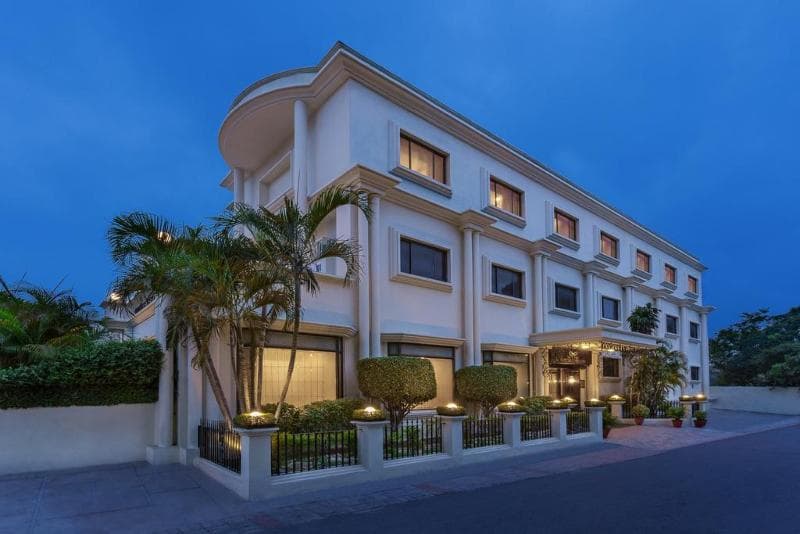 La Place Sarovar Portico main