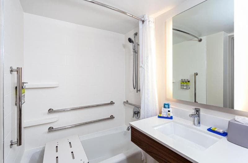 Holiday Inn Express Tampa-Brandon 5