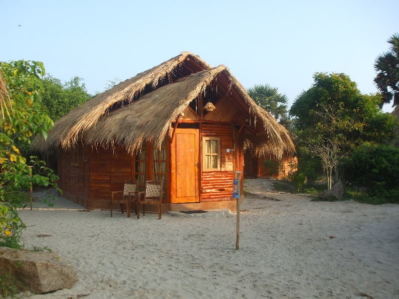 Kirinda Beach Front Hotel 4