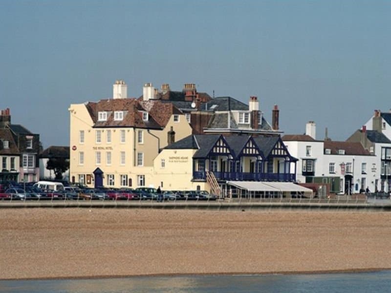 Royal Deal main