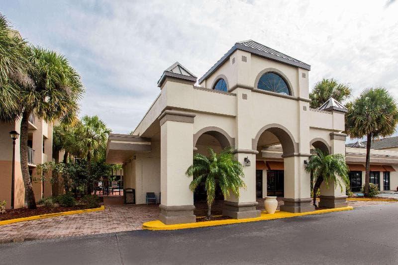 Days Inn & Suites by Wyndham Orlando Airport photo 1