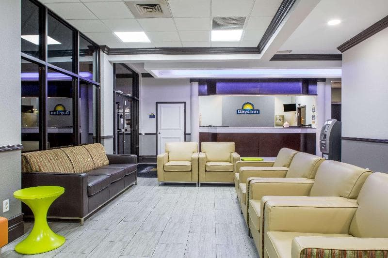 Days Inn & Suites by Wyndham Orlando Airport 4