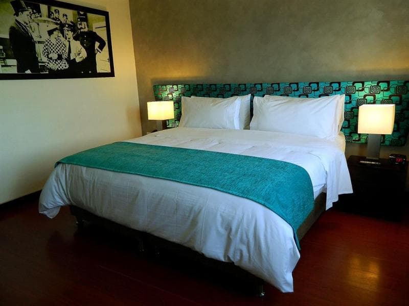 Hotel Charlotte Plaza 26 4