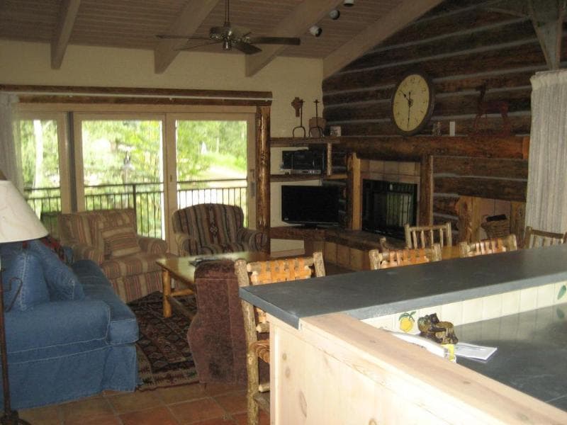 Timberline Condominiums photo 1