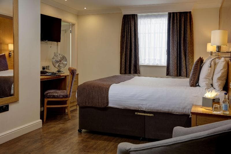 Best Western Premier EMA Yew Lodge Hotel 4